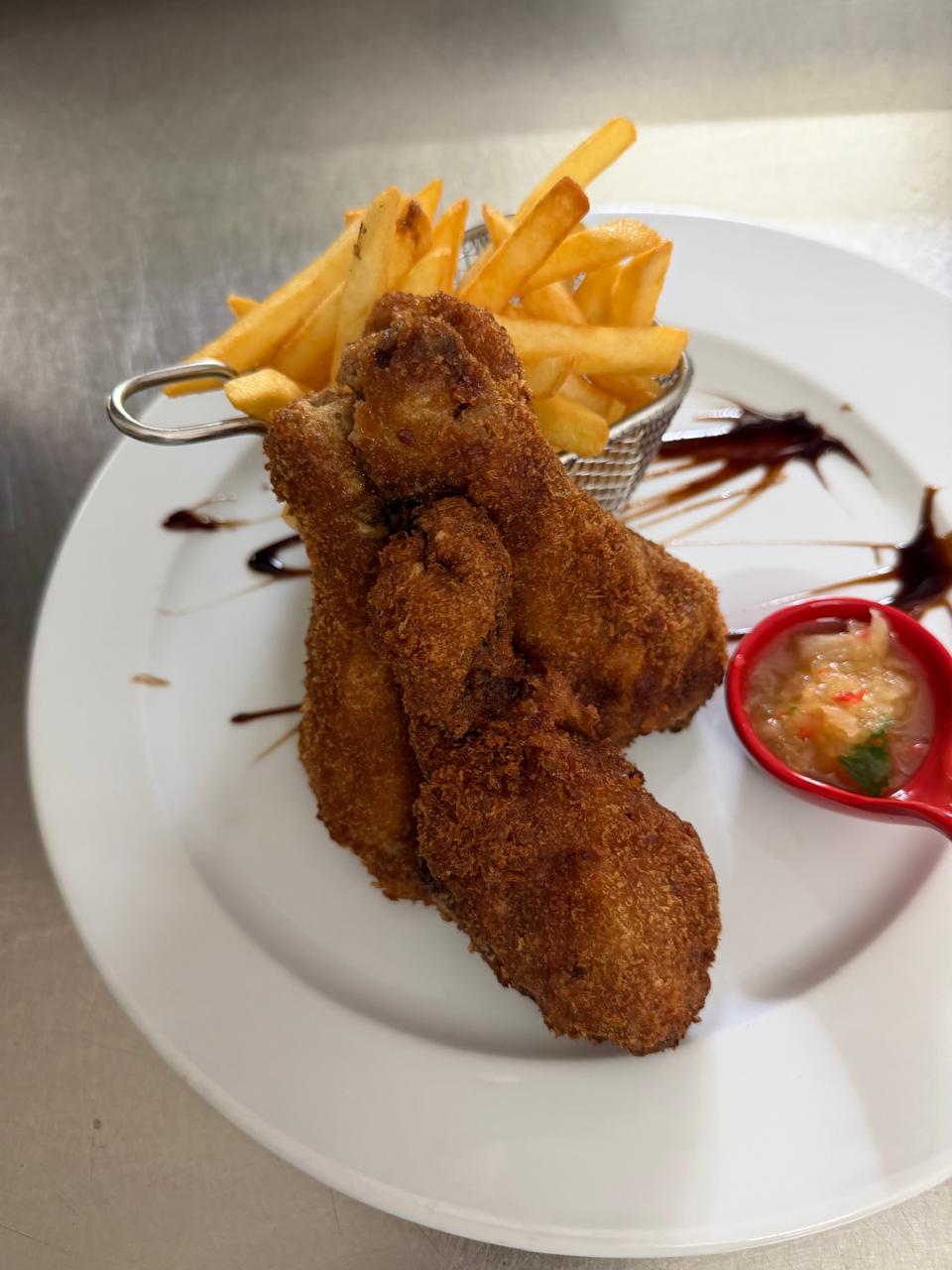 Plat créole servi chez Kay Mimi